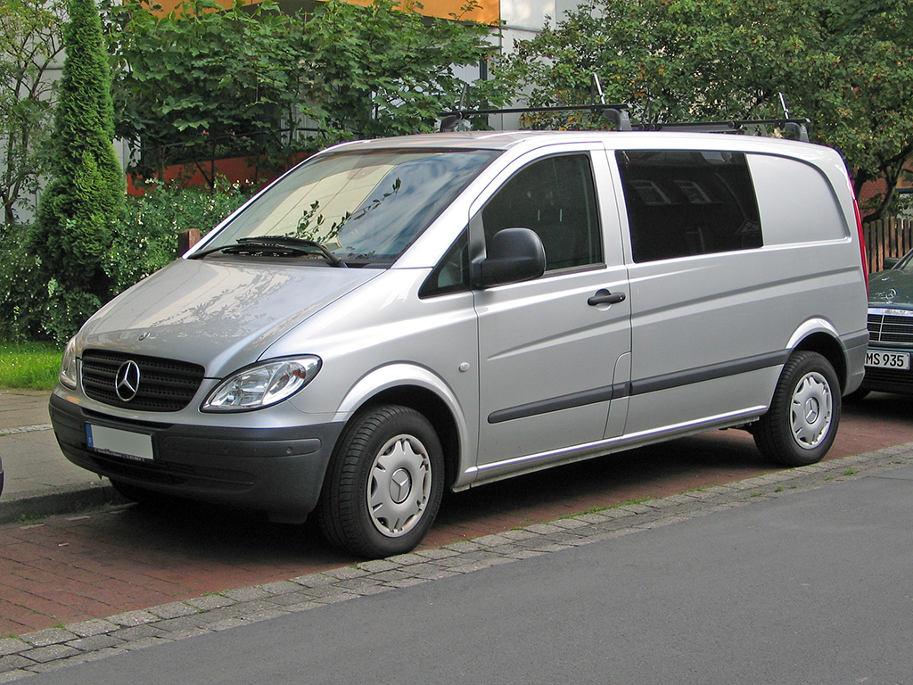 Bilde av sølvgrå Mercedes Vito